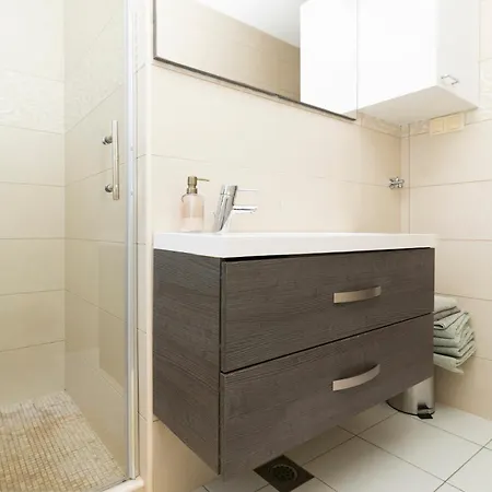 With Swimming Pool Kastel Stafilic, - 24312 شقة